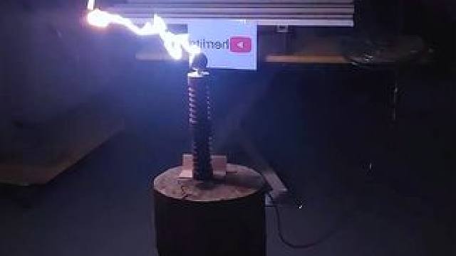 厉害的电工和工具 #电工 #电工工具 #电工接线 #危险动作请勿模仿 #专业的事情交给专业人去做