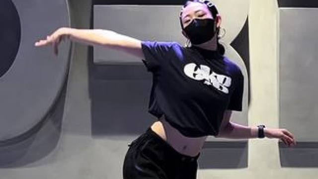 死亡灯光配上我的大脑门
