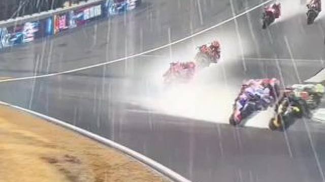 #motogp #摩托车比赛 #滑胎过弯 #大神控车 #封闭场地拍摄请勿模仿