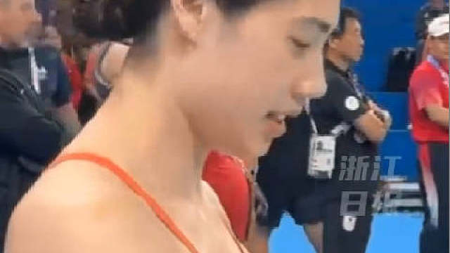 【】当地时间7月24日，中国游泳队在奥运游泳馆展开训练，运动员们背上的火罐印有点“抢眼”。网友：！（