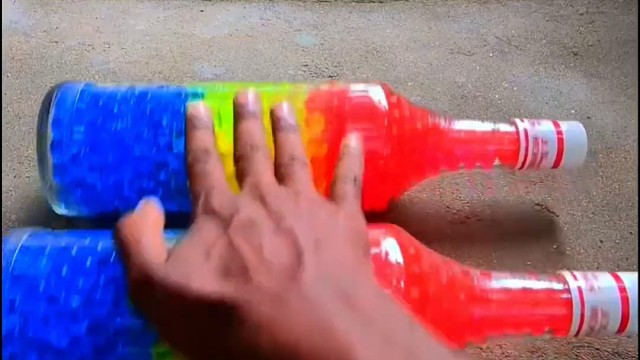 楼梯滚瓶子爆破解压时刻