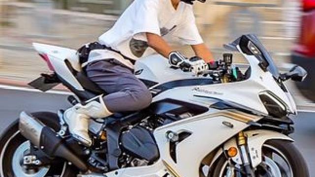 广场机车追焦 视频 #机车 #爱机车爱生活 #风和自由 #仿赛 赛800 佛沙350 无极DS525