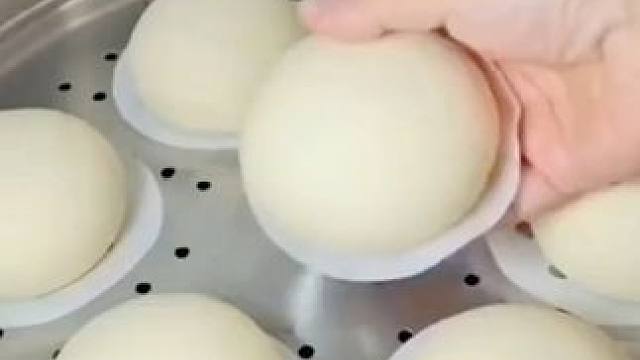 这个蒸笼纸确实是比布好用很多，一次一张不粘连蒸帘再也不会油腻腻的了#厨房好物 #蒸笼纸
