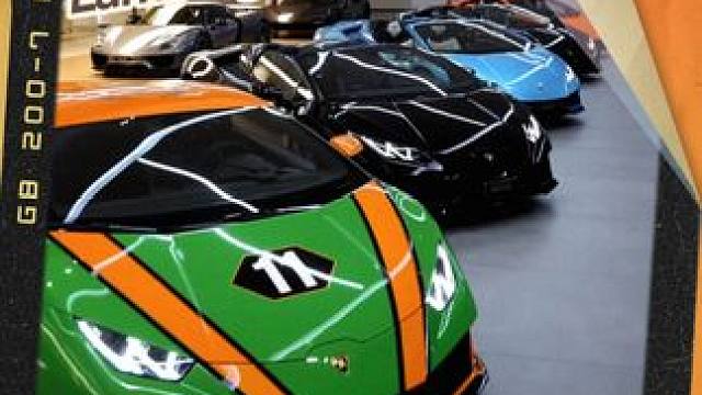 按F进入你的座驾 走进这个展示未来的殿堂，尽享兰博基尼 Huracán 带来的震撼视觉体验。每一辆 