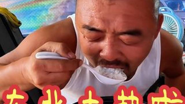 东北天天30度，沙和尚在车里吃晚餐给相机晒关机了，太厉害啦#床车自驾 #床车旅行 #露营美食 