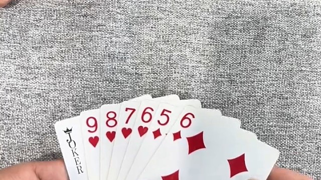 为什么不先出小王？