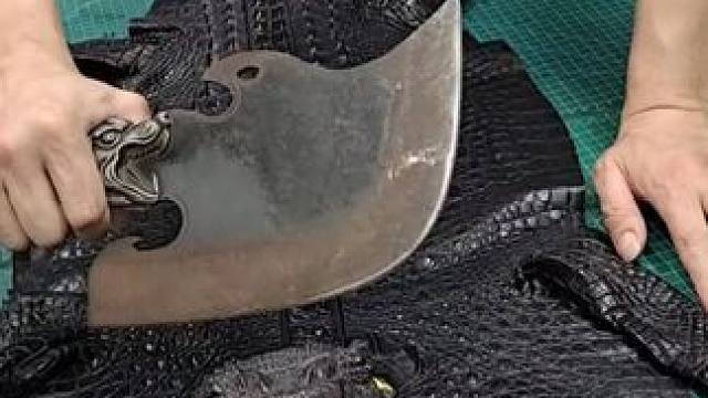 皮带落伍了！“手工腰带”一出，适合大众，高端大气，倍有面子 #鳄鱼皮带 #男士腰带 #源头工厂 #皮