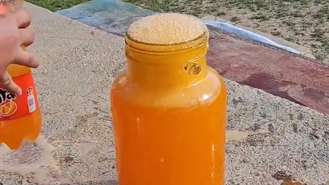 楼梯滚瓶子爆破解压时刻