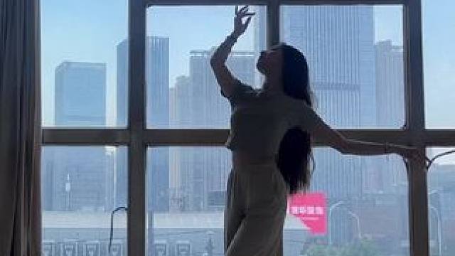 #即兴舞蹈 #拜月 #古典舞 阳光正好，即兴一小段吧～