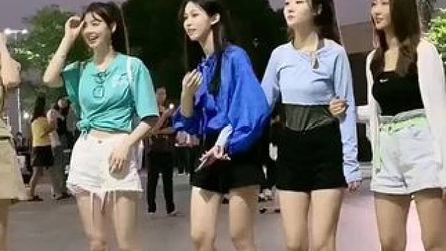 #模特美女 #邻家女孩 #街拍美女 #车模 #笑容最治愈的女孩