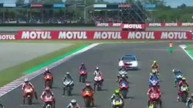 #motogp #摩托车比赛 #封闭场地请勿模仿 #贴地飞行 #危险动作请勿模仿