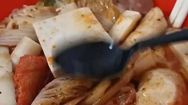 生产这种勺子的人以后都只准用这种勺子吃饭……