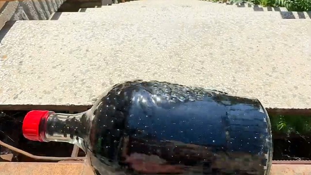 楼梯滚瓶子爆破解压时刻