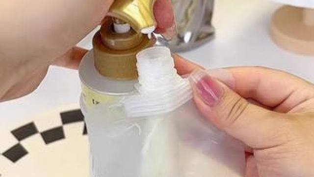 #分装袋  出门旅行带着洗发水沐浴露大瓶小瓶的太不方便了，用这个旅行分装袋呢，沐浴露洗发水护肤品都能