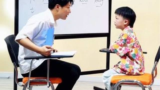 #少儿口才 #小主持 #语音纠正课 最强悍的竞争力，只有两个字：行动！
只有当你足够努力，你才会足够