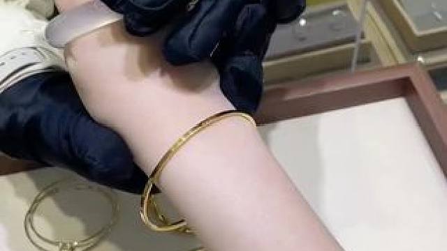 艾特列表第2个人给你买#听说每个女孩都有一个新手镯 #白月光手镯 #爱的礼物 #周大生白月光手镯 #