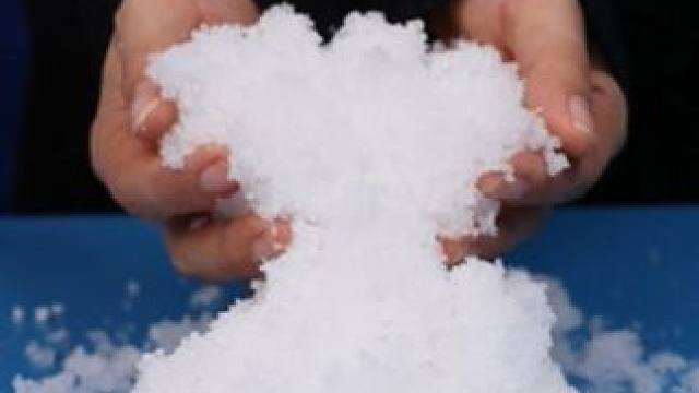 看百科知识长大的孩子，其思维能力和创造力非常丰富#百科知识 #小实验大道理 #科学小实验