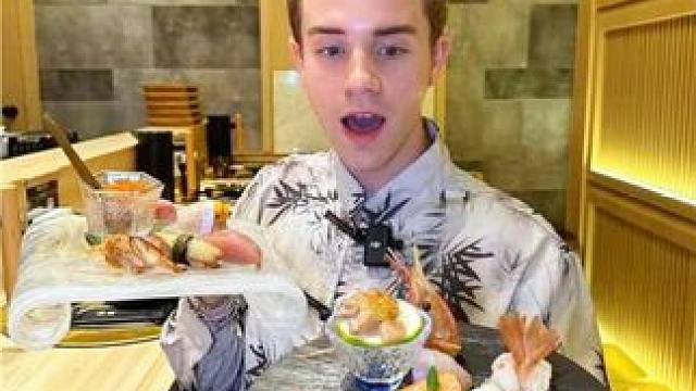 家人们，不去日本了，立马省钱！年轻人第一次omakase鮨政安排了~#外国人在中国 #省饭课代表  