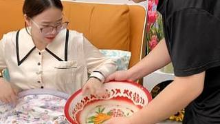 夏天在空調(diào)房睡覺，大人孩子鼻子喉嚨都干干的，有了這個(gè)加濕器就好很多，用起來方便還能當(dāng)個(gè)小夜燈，終于能