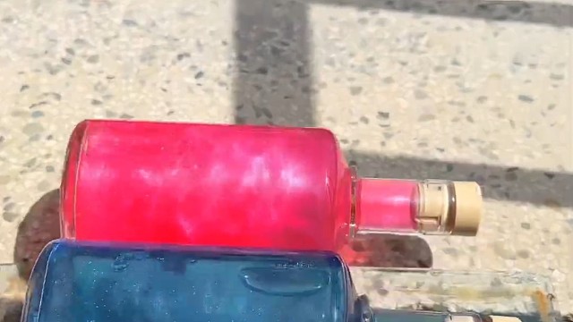 楼梯滚瓶子爆破解压时刻