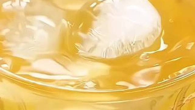 天气太干燥了，赶紧给孩子喝点金银花柚子汁特别舒服，酸酸甜甜的孩子很爱喝~#金银花#宝宝爱吃#是时候安