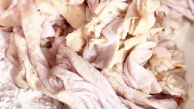 今天来吃通顺爆汁炸鸡腿了，现在巨大手枪腿一个只要9.99元，赶紧囤起来，反正不用随时可以退。（【退款