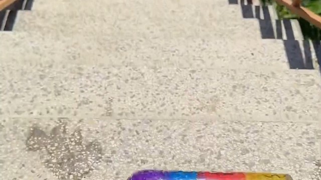 楼梯滚瓶子爆破解压时刻