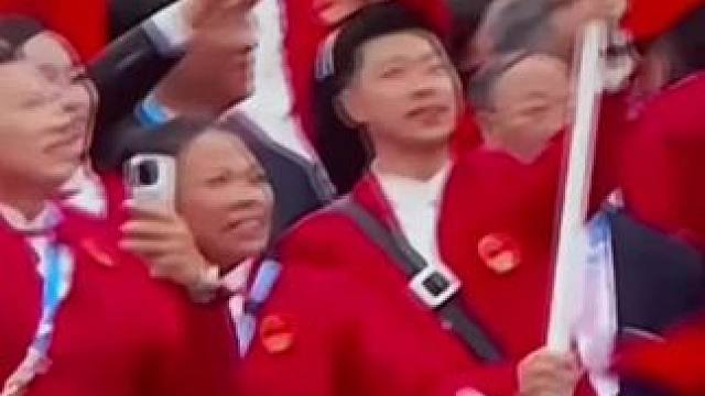 中国代表团马上出场，
中国代表团加油