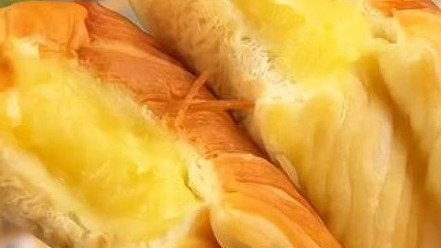 又回购了盐津铺子手撕面包，湿润绵软还不甜腻，早餐搭配一杯牛奶大人孩子都爱吃，好吃又方便#面包#手撕面