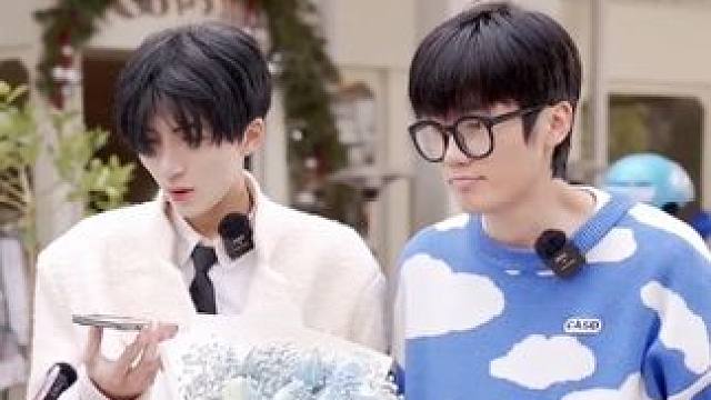 今天男生要帮自己的好兄弟大胆表白自己的前女友是一种什么样的感觉#街头采访 #高甜来袭 #甜甜的恋爱 