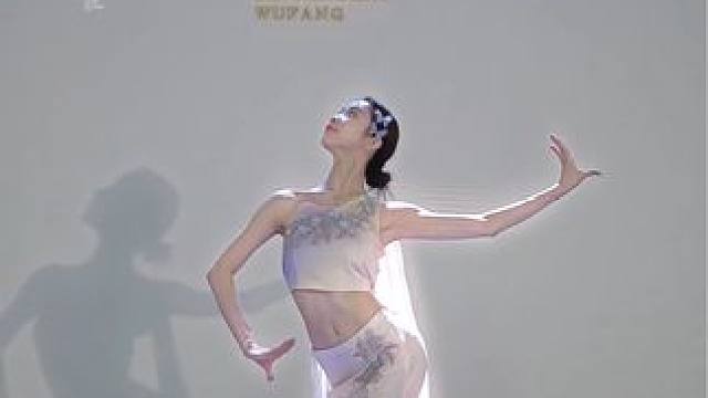 《人鱼之歌》 快看这里有一条美人鱼. 原创：杜
#人鱼之歌 #仙气古风舞蹈推荐  #傣族舞 #南京舞