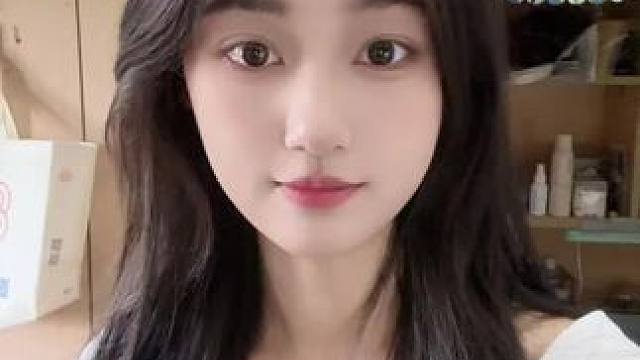 #笨蛋美女 #浅跳一下 #清纯甜美 #笑容最治愈的女孩 #夜晚拍照才有感觉