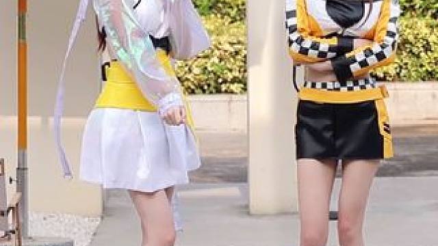 双橘共舞，左边or右边？
#QQ飞车手游 #喽卡喽卡舞蹈 #喽卡喽卡