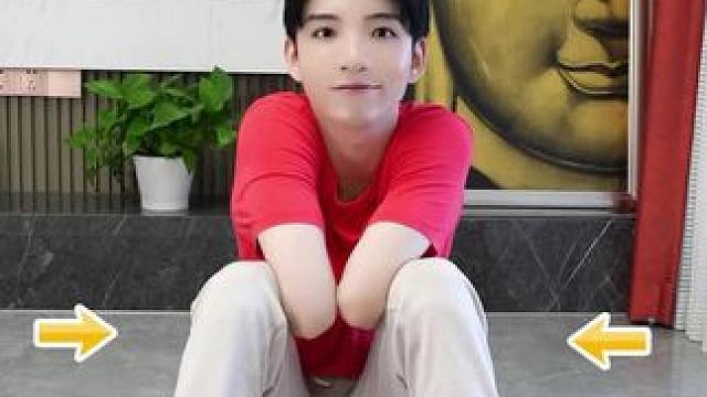 拉伸 一招改善肩膀肩胛骨缝紧僵黏连，注意含胸后背弓起，把肩胛 拉伸 一招改善肩膀肩胛骨缝紧僵黏连，注