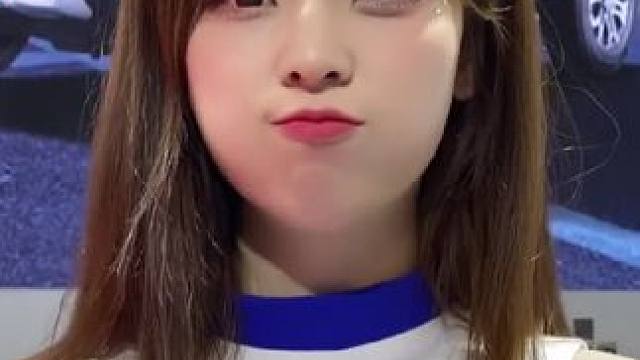 #模特美女 #街拍美女 #车模 #笑容最治愈的女孩 #邻家女孩