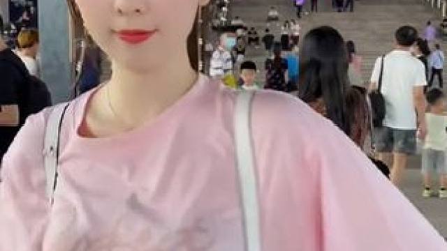 #街拍美女 #模特美女 #笑容最治愈的女孩 #车模 #邻家女孩