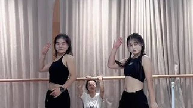 ———这两位宝子一位来自湖南一位来自四川，以前做过的工作相同，这种相同的经历也使得这两位宝子在学校里