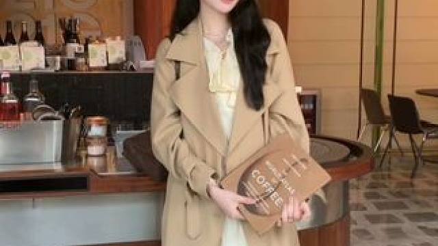 期待新的秋天和你#风衣 #连衣裙 #秋装新款 #ootd穿搭 #今天穿什么