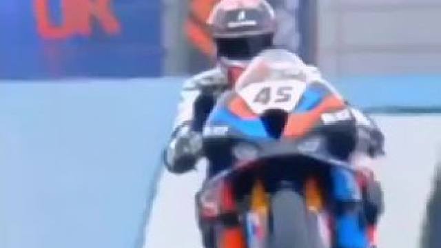 #motogp #摩托车比赛 #滑胎过弯 #封闭场地拍摄请勿模仿