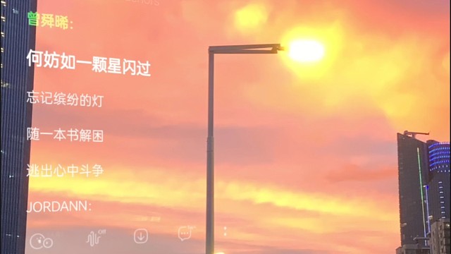 皆是人间惆怅客
​半壁苍苍半壁红