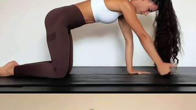 肩颈不舒服，练练这套瑜伽动作
#瑜伽体式分享 #瑜伽教练培训 #改善体态 #开肩美