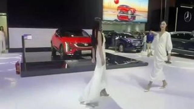 我想要青岛国际会展中心的早鸟票，只要13元，好划算啊！如果有人可以帮我买一张，我会超级开心的！ #休