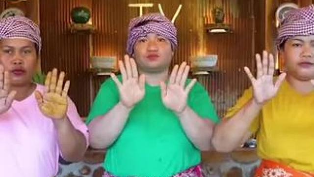 蒜蓉:粉丝:焖辣条: #记录我的农村生活 #东南亚美食 #原始美味 #真材实料才能