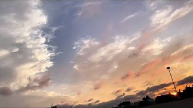 #这个视角的天空真的太绝了 #落日余晖映晚霞一抹夕阳美如画 #这是我看到的天空 #今天的天空特别美 