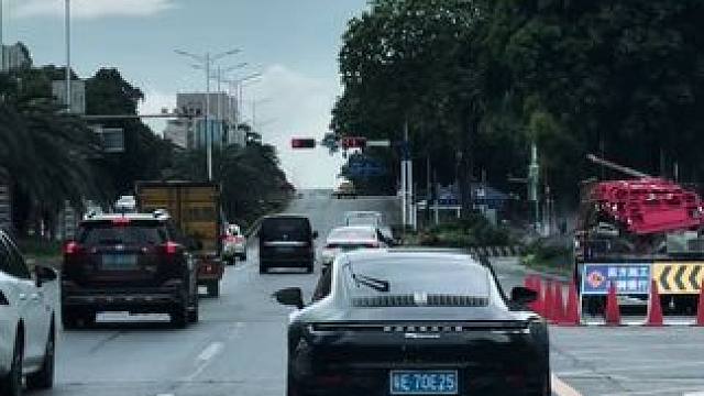 属于少数人的快乐
#我与汽车的日常 #保时捷911 #街拍豪车 #性能车