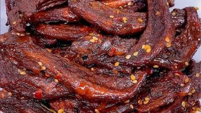 哇！这个爆辣鸭翅尖真的又香又辣，不能吃辣的千万不要尝试！#爆辣鸭翅 #好吃到停不下来 #爆辣