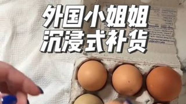 外国小姐姐给她的路边小摊补货并收钱#沉浸式#解压#极度舒适#外国生活#治愈