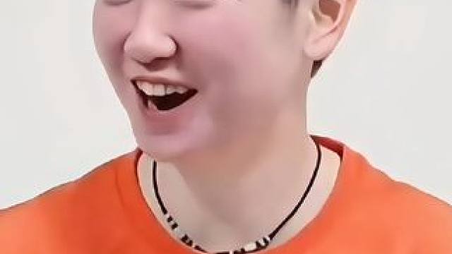 孙颖莎不为人知的一面，和奥运会主席巴赫交换过徽章，找樊振东要过签名。#国乒 #孙颖莎 #樊振东 #乒