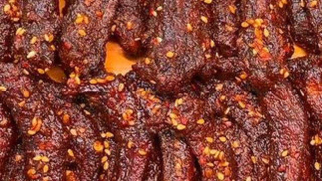 哇！这个爆辣鸭翅尖真的又香又辣，不能吃辣的千万不要尝试！#开袋即食 #追剧小零食 #好吃到停不下来