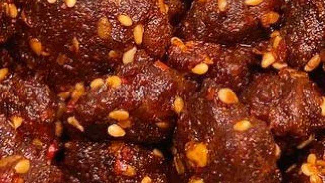 卤的特别入味，鲜嫩多汁的鸭翅尖，又辣又过瘾，边啃边追剧也太香了吧！#追剧小零食 #好吃到停不下来 #